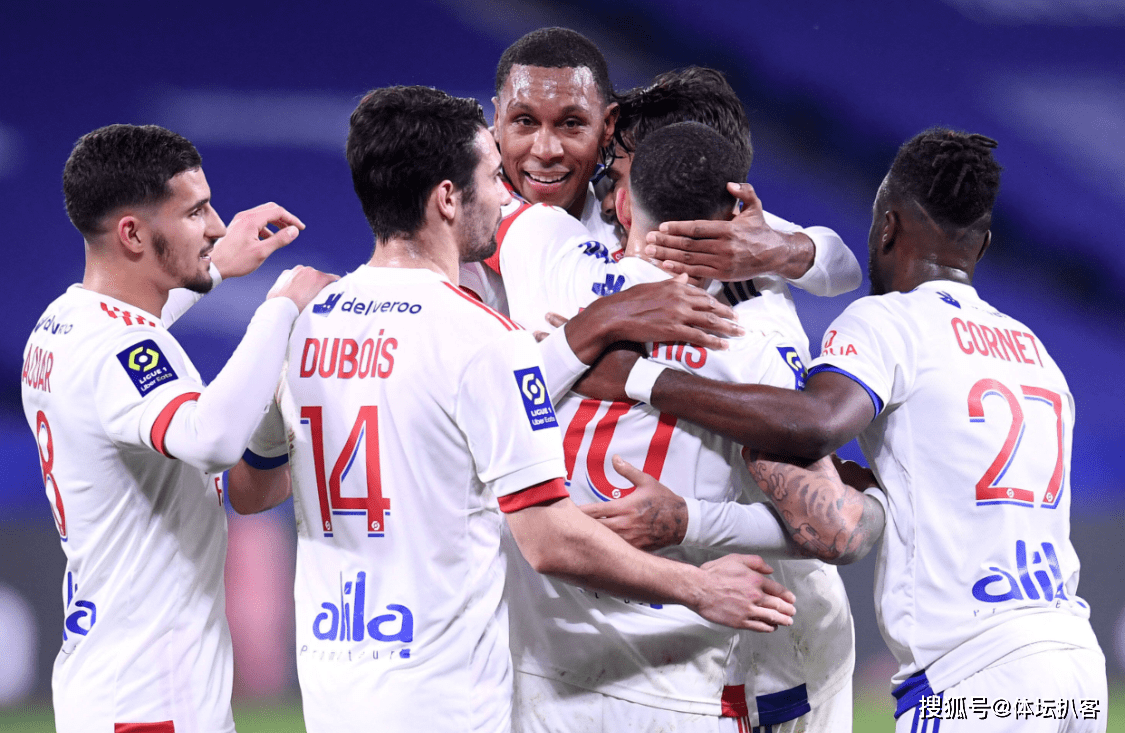 包含里昂豪取客场胜利，开启连胜模式的词条