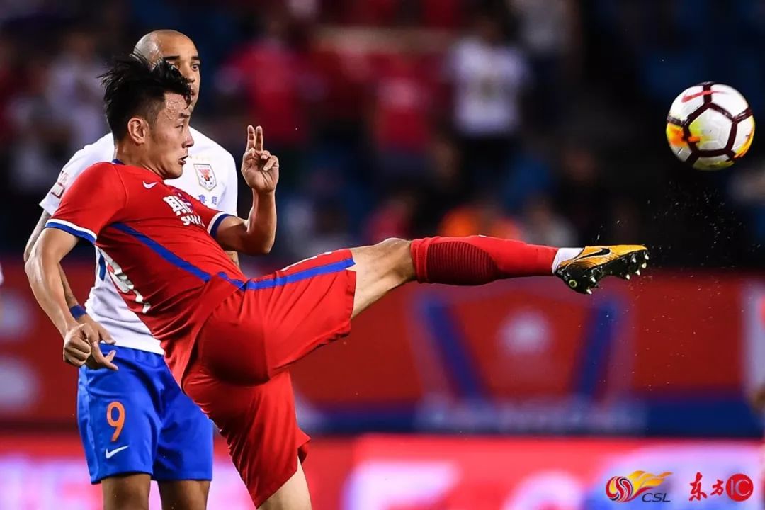 重庆斯威与山东鲁能激战，胜负取决于中场控制的简单介绍