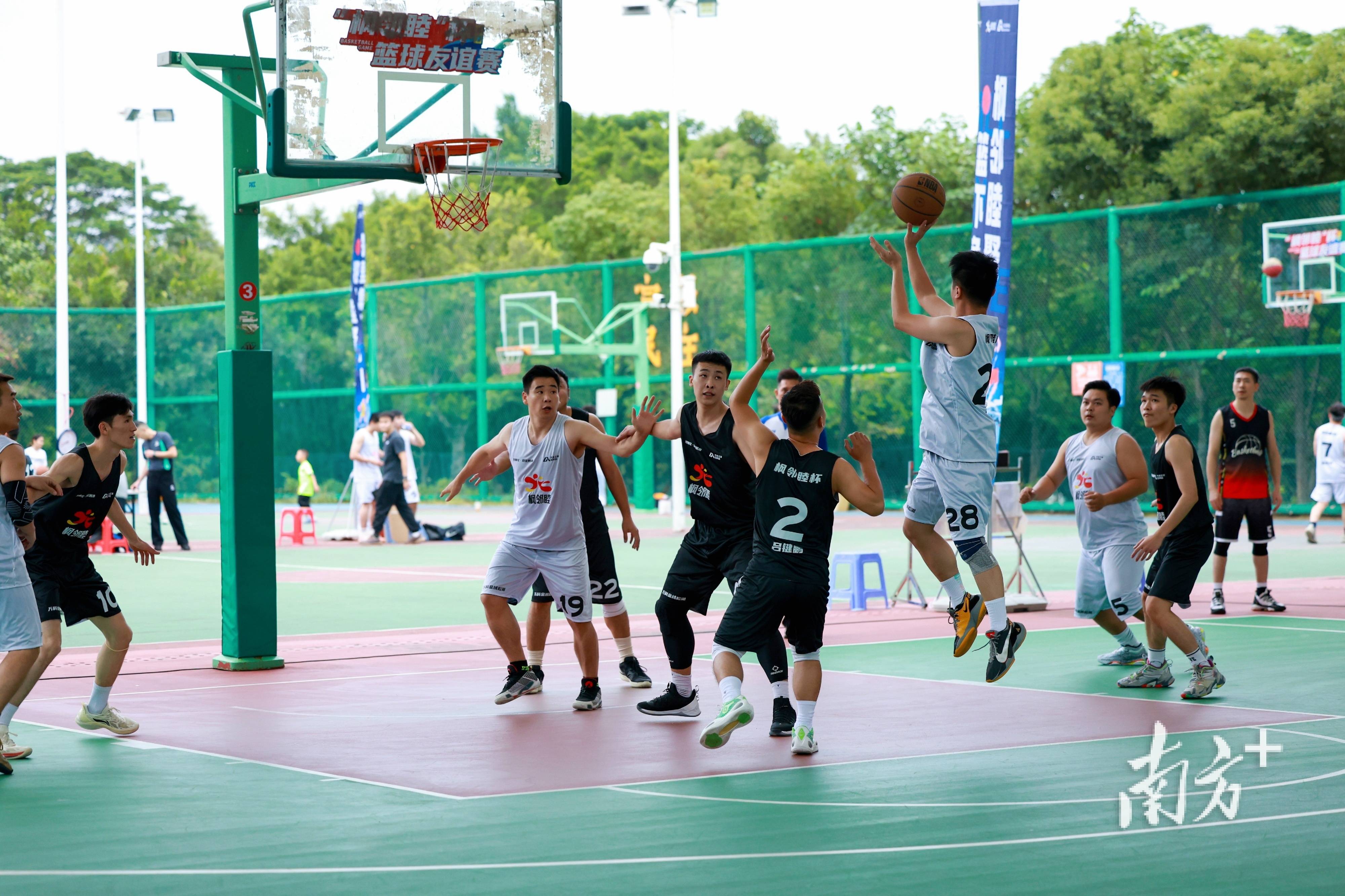 开云体育登录-关于淘汰赛打响！篮球联赛激烈比拼看点十足的信息