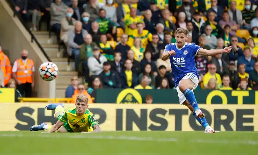 包含沙尔克遭遇三连败，降级形势严峻的词条