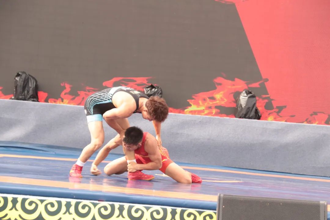 激情澎湃,运动员勇敢拼搏,场面惊险 激情澎湃,运动员勇敢拼搏,场面惊险