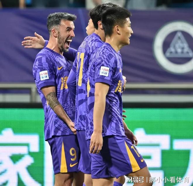 中超赛场热议裁判判罚,争议不断 中超赛场热议裁判判罚,争议不断