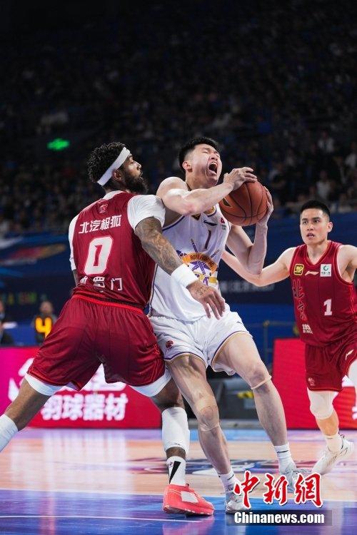 开云官网-北京控股队势不可挡，击败数位对手