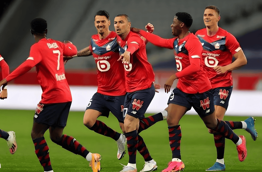 开云体育下载-包含里尔球员全力拼搏，战胜强敌的词条