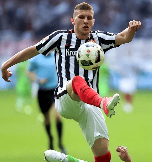 关于门兴格拉德巴赫主场大胜，积分榜逼近前列的信息