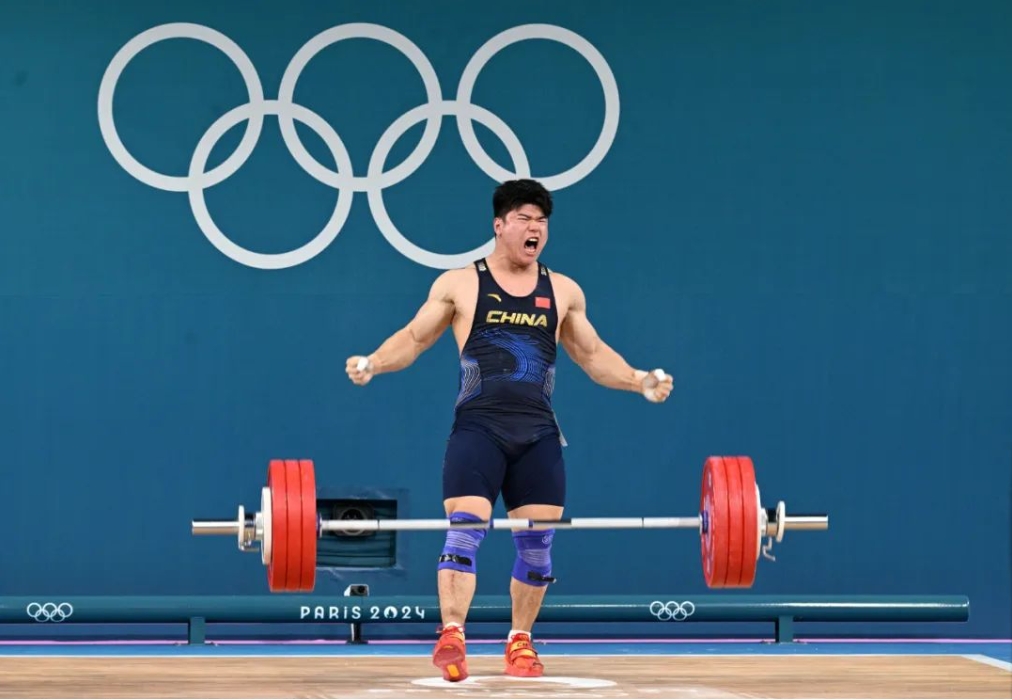 举重男子决赛,中国选手夺得金牌 举重男子决赛,中国选手夺得金牌