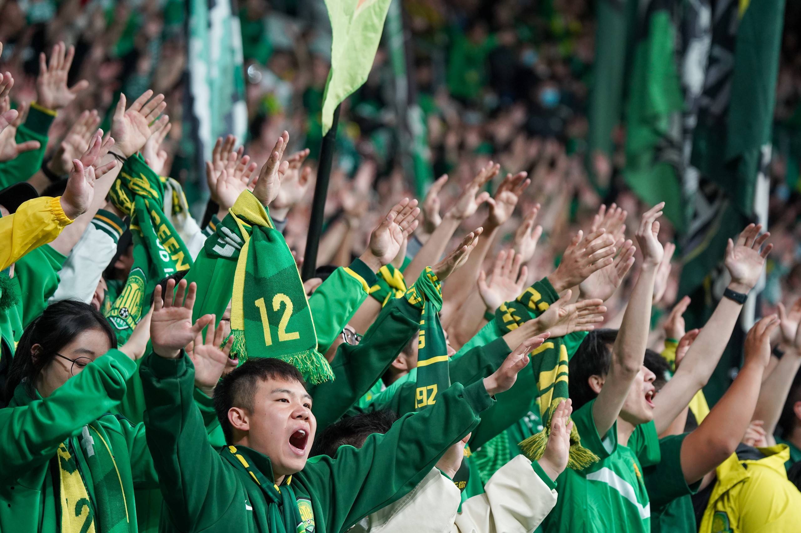 开云平台-观众热烈欢呼，见证世界级体育赛事的精彩瞬间的简单介绍