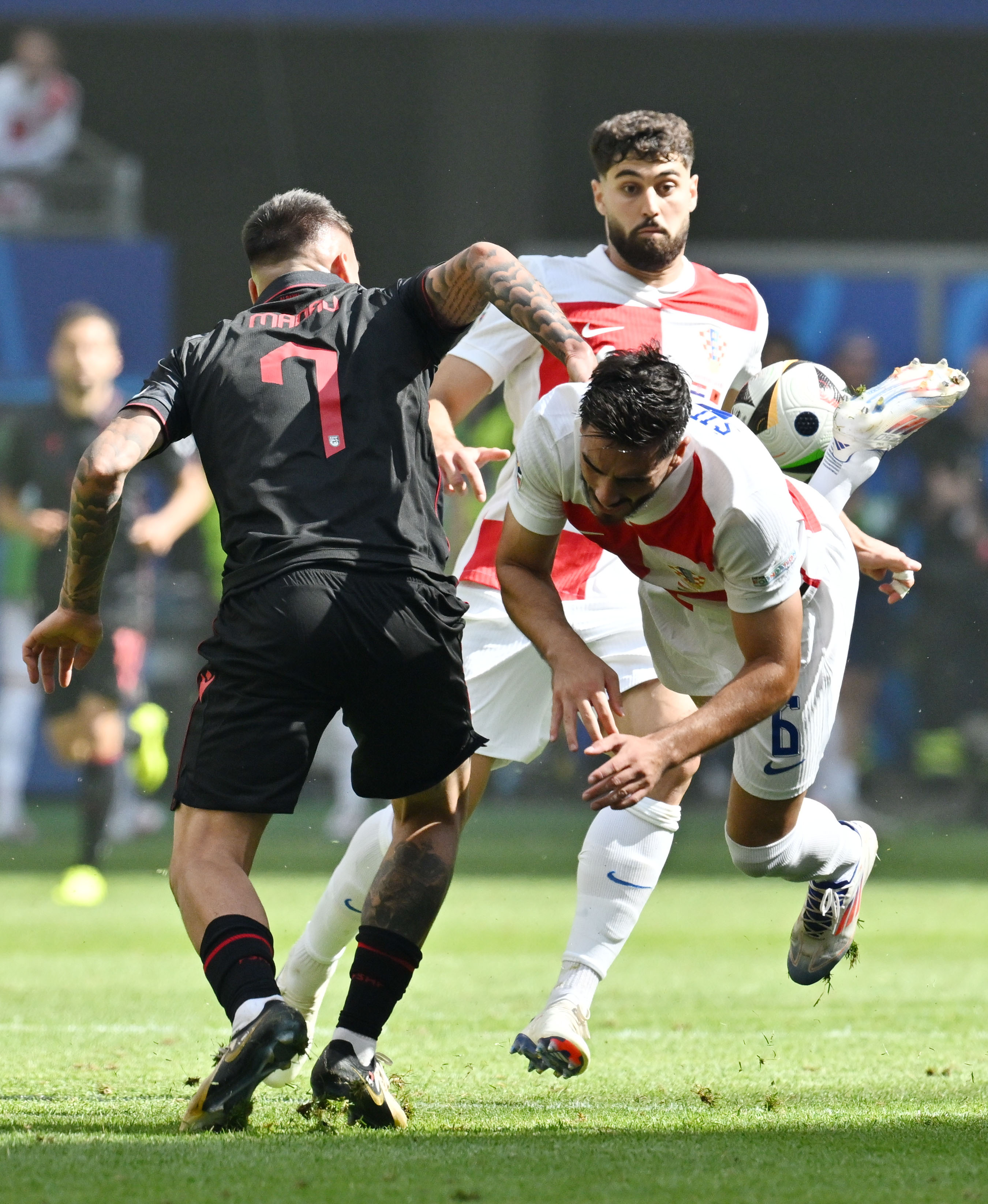 开云体育官网-捷克队惜败克罗地亚，欧洲杯预赛淘汰赛落幕