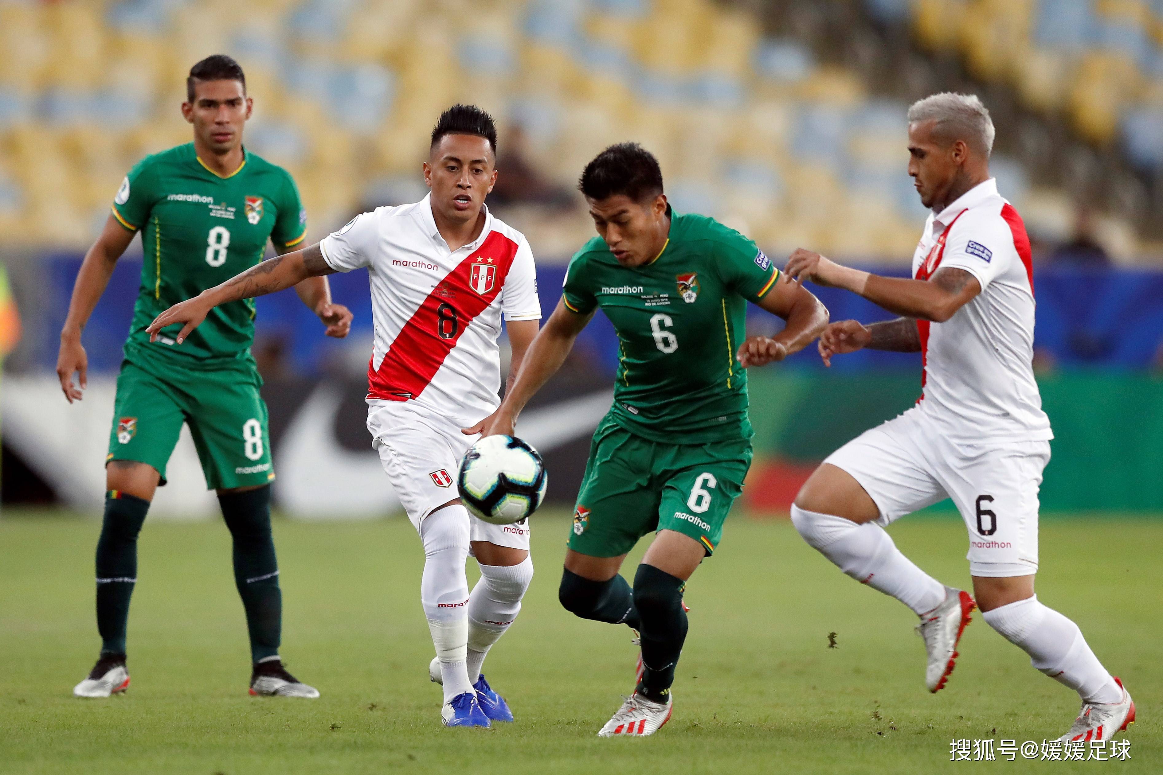 斯洛伐克队在欧洲足球赛中战胜对手,赢得比赛 斯洛伐克队在欧洲足球赛中战胜对手,赢得比赛