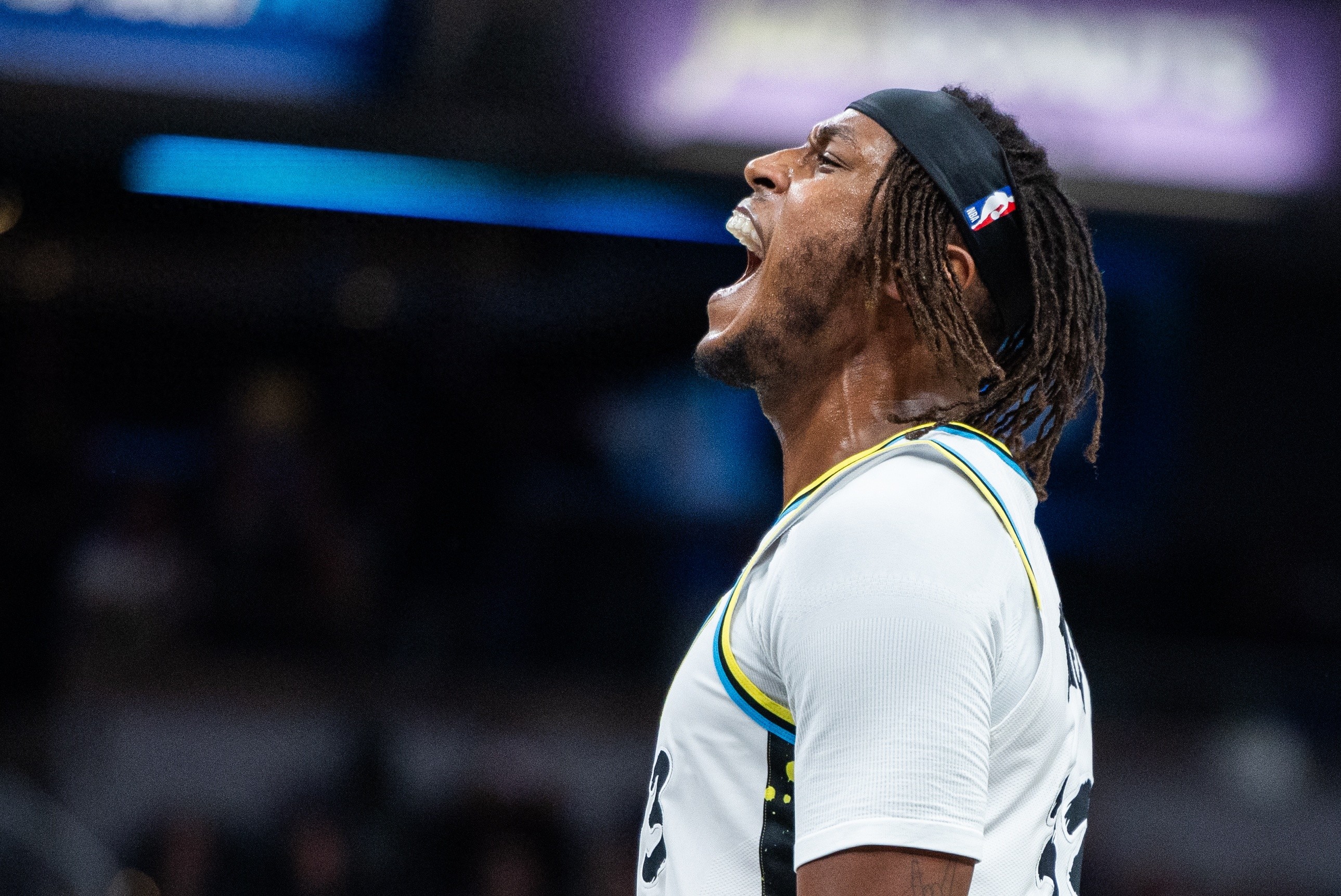 步行者战胜独行侠,特纳关键时刻绝杀领队夺胜的简单介绍 步行者战胜独行侠,特纳关键时刻绝杀领队夺胜的简单介绍