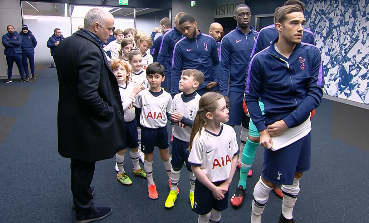 开云体育app-拜仁慰问神奇球童，传递温暖