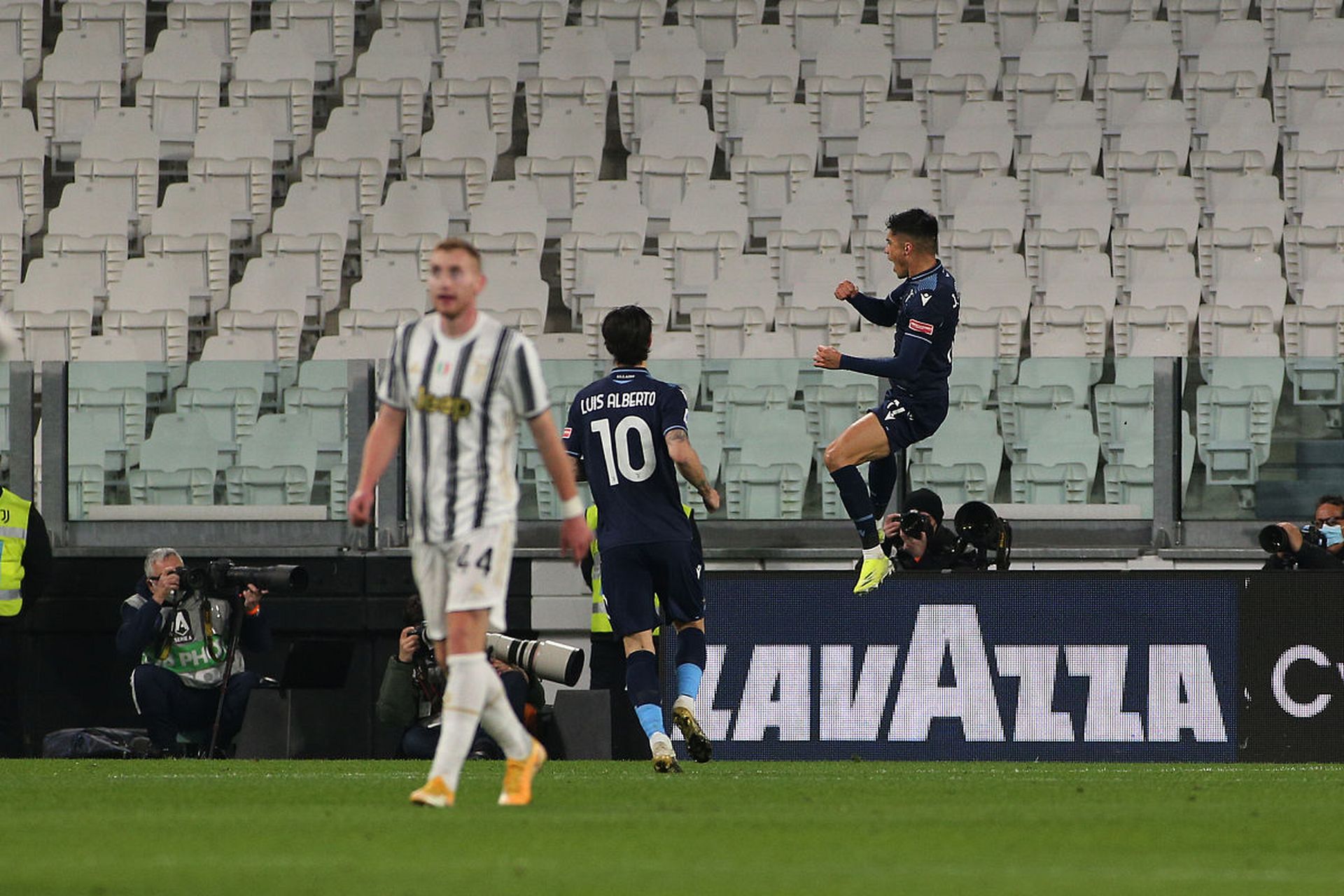 包含尤文图斯主场击败乌迪内斯,继续领跑积分榜的词条 包含尤文图斯主场击败乌迪内斯,继续领跑积分榜的词条