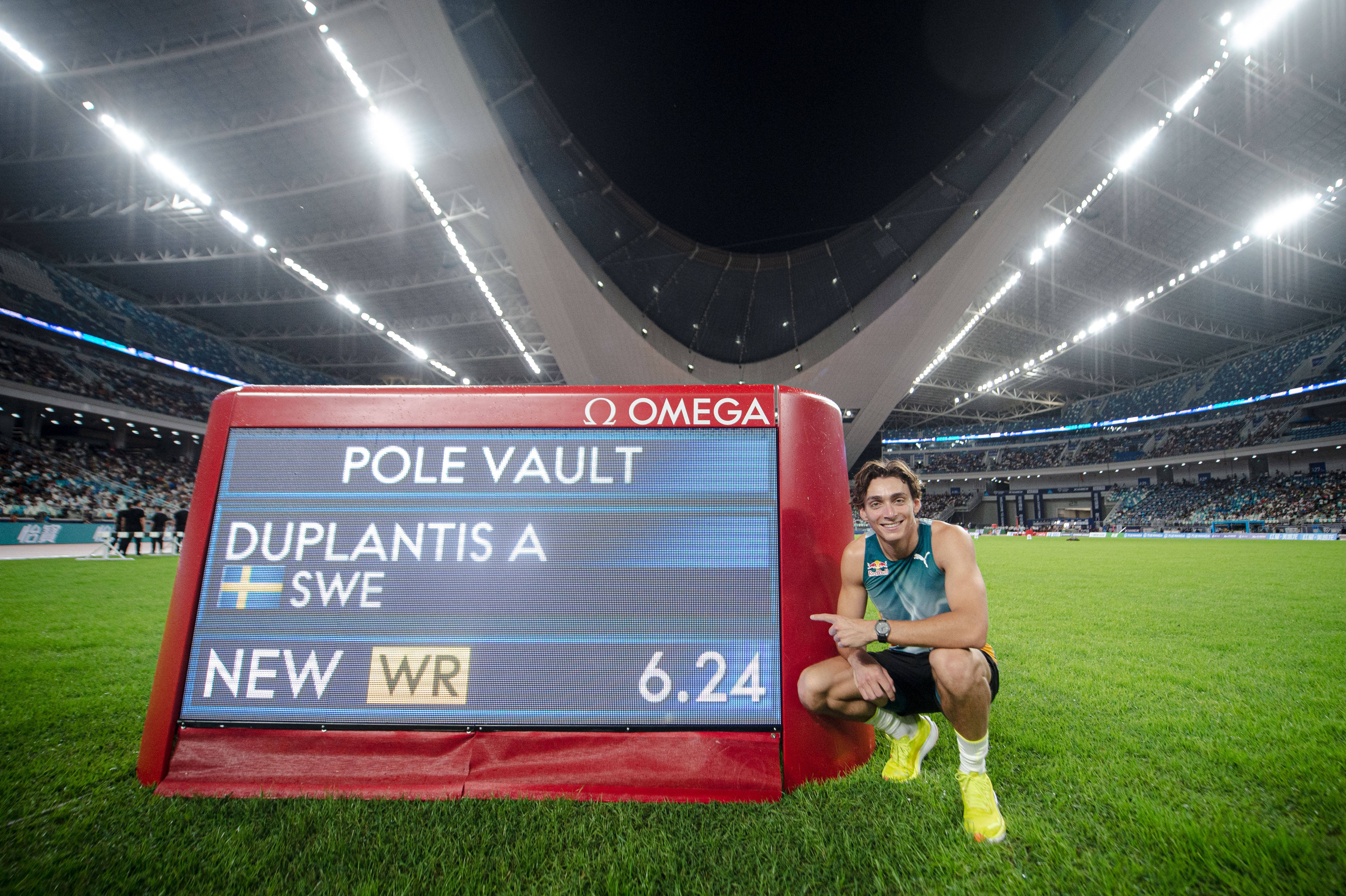 日本运动员刷新世界纪录,震惊全场 日本运动员刷新世界纪录,震惊全场