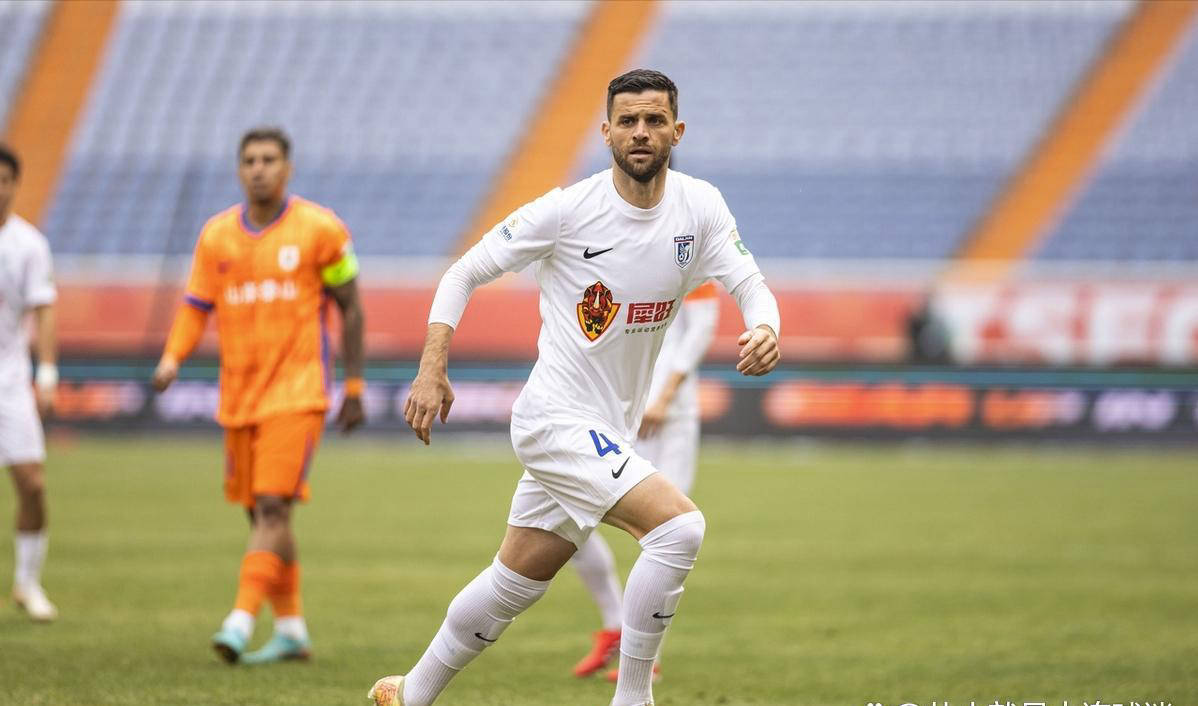 开云体育在线-球员受伤仍坚持出战，不负信任