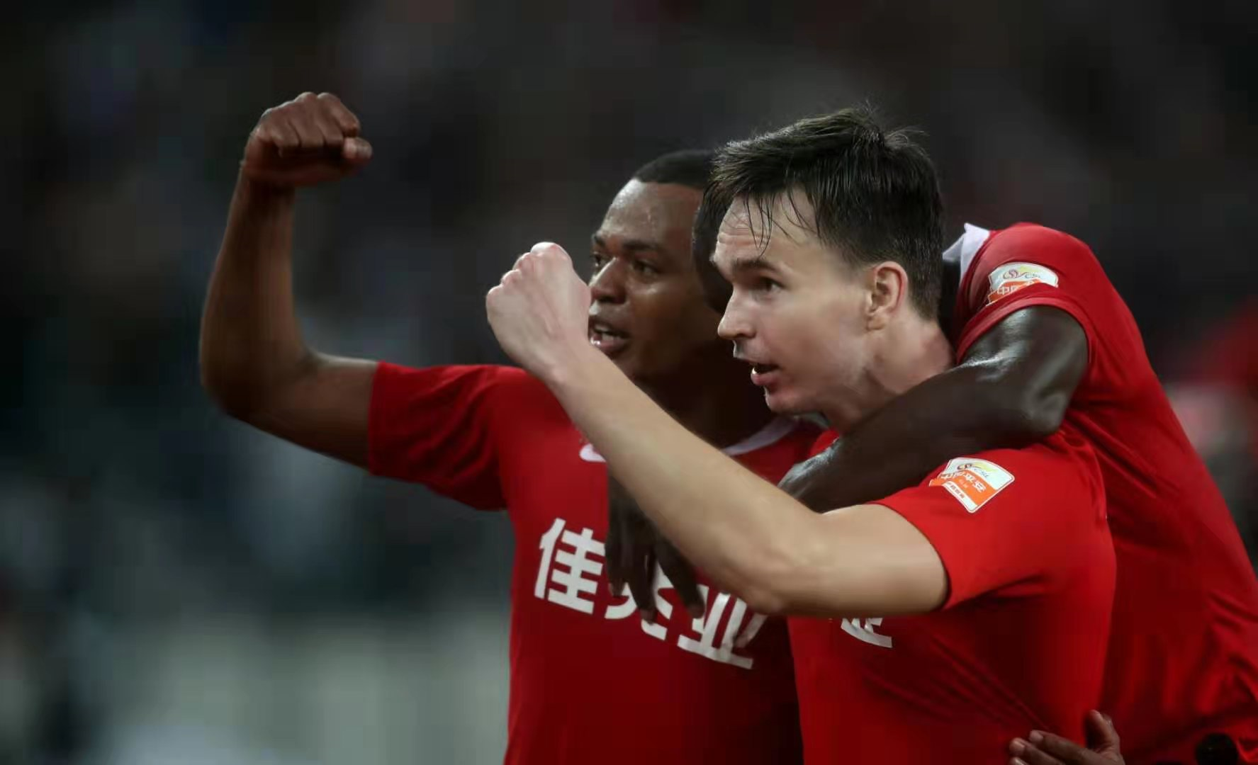 河北华夏幸福主场对阵深圳佳兆业,争夺胜利关键 河北华夏幸福主场对阵深圳佳兆业,争夺胜利关键