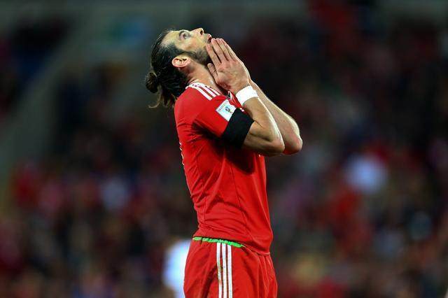 冰岛球员展现拼搏精神,不畏强敌 冰岛球员展现拼搏精神,不畏强敌