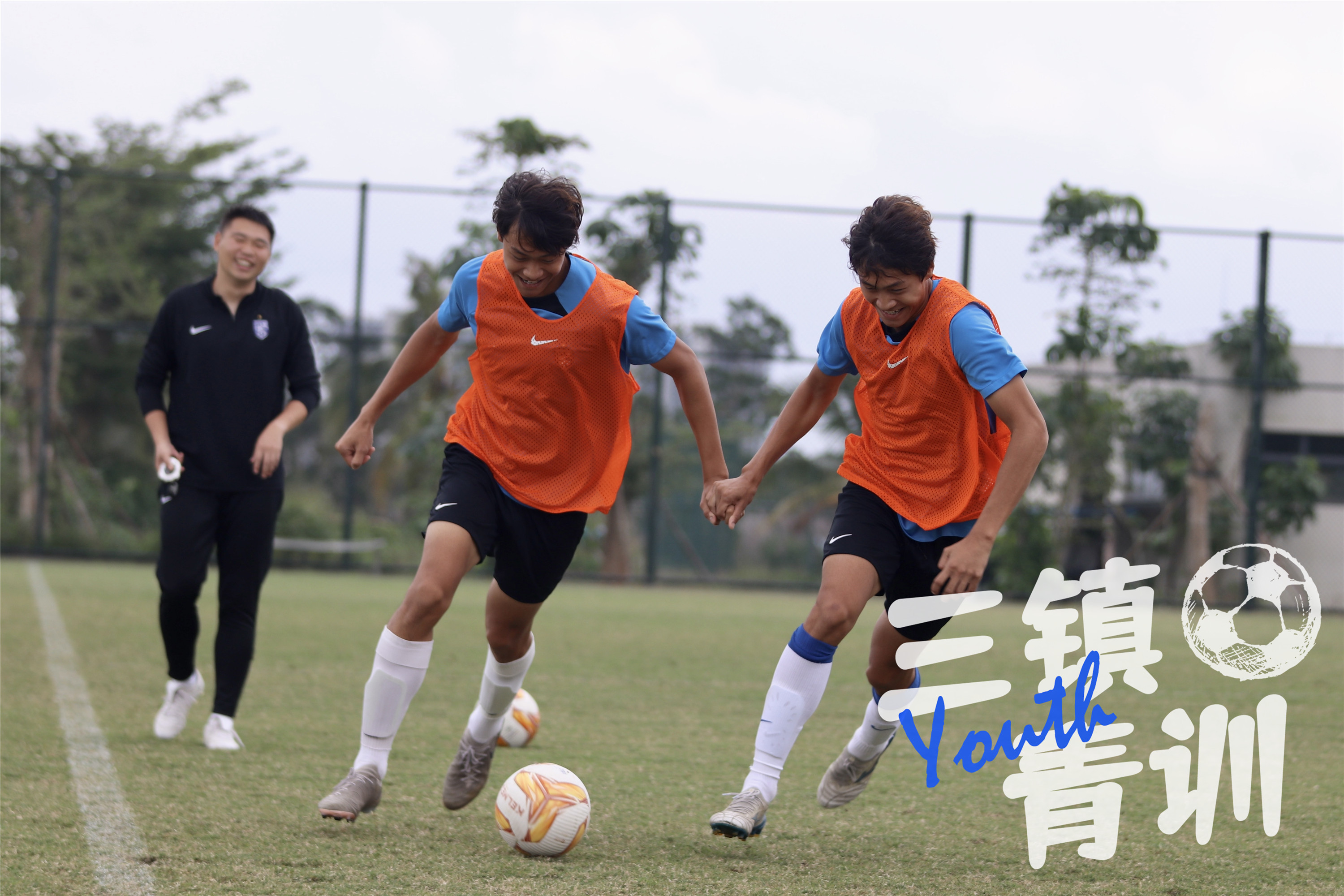 开云体育官网-城市青年足球团队逐鹿竞技场，团结拼搏斗志昂扬