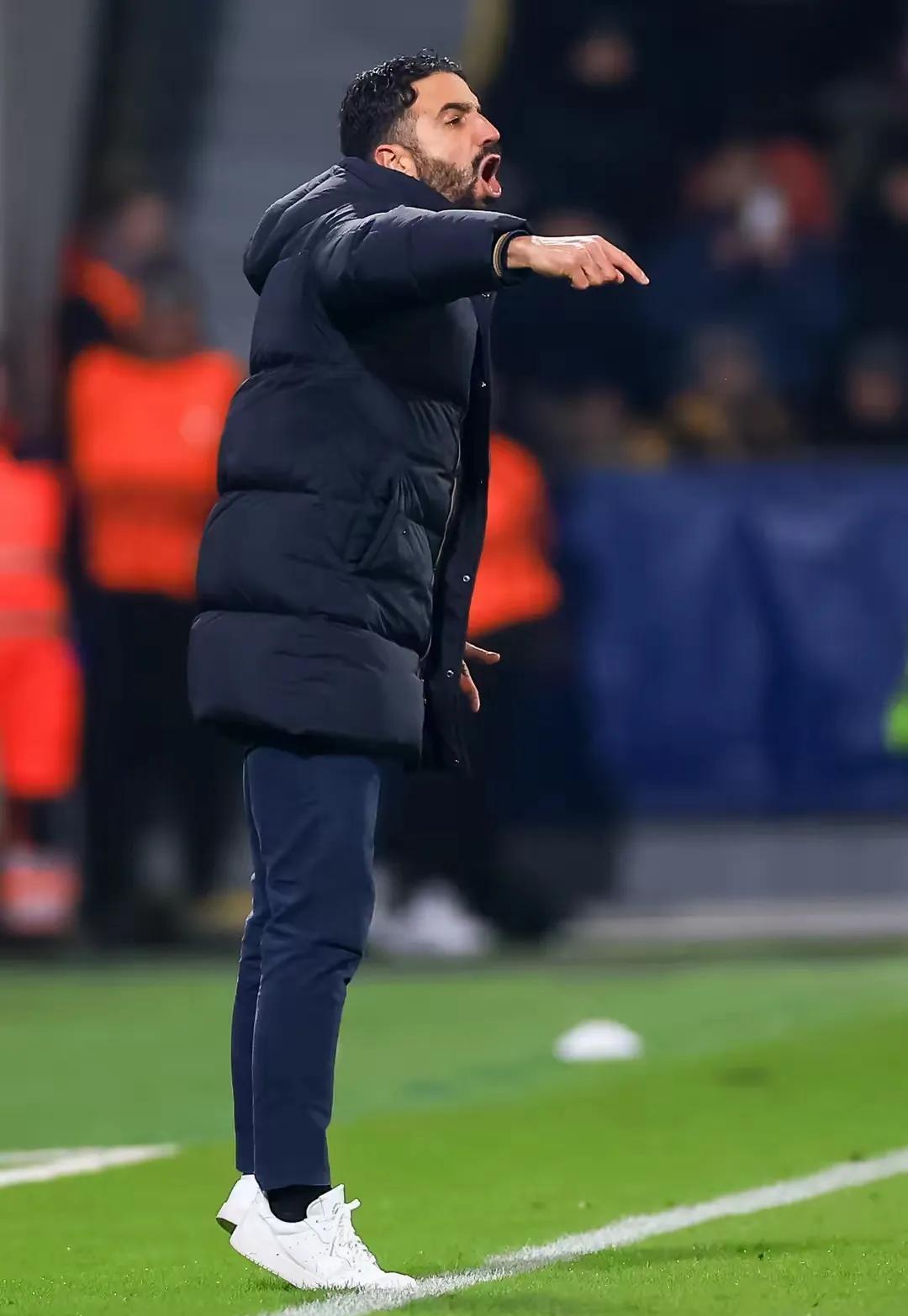 开云平台-曼联胜利艰难，球员表现参差不齐