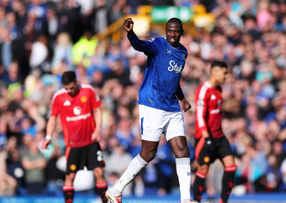 曼联胜利艰难,球员表现参差不齐 曼联胜利艰难,球员表现参差不齐