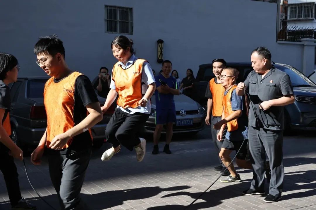 开云下载-天津全队合力，惊险取得胜利