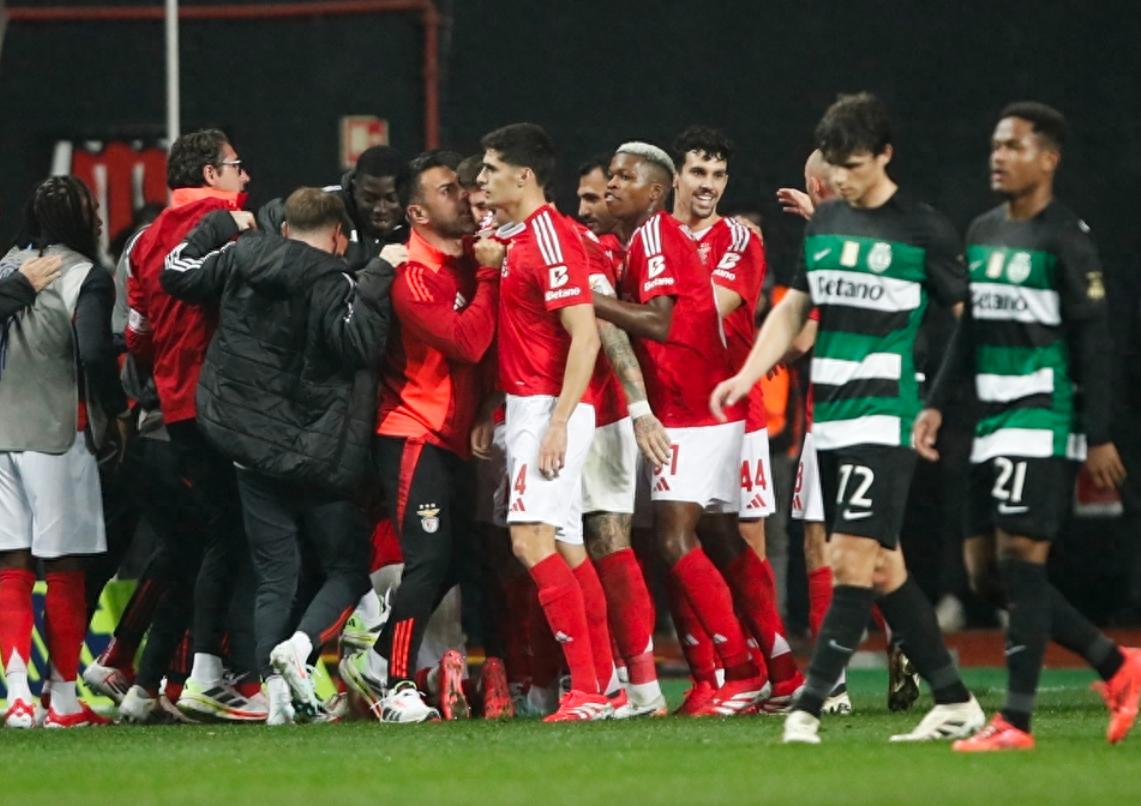 澳大利亚队遭遇不利连战 澳大利亚队遭遇不利连战