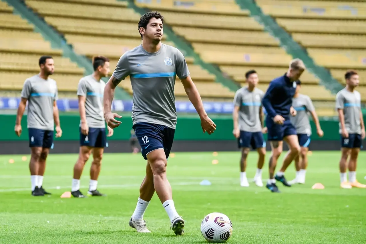 卡利亚里后卫遭红牌罚下,球队遭遇困境 卡利亚里后卫遭红牌罚下,球队遭遇困境