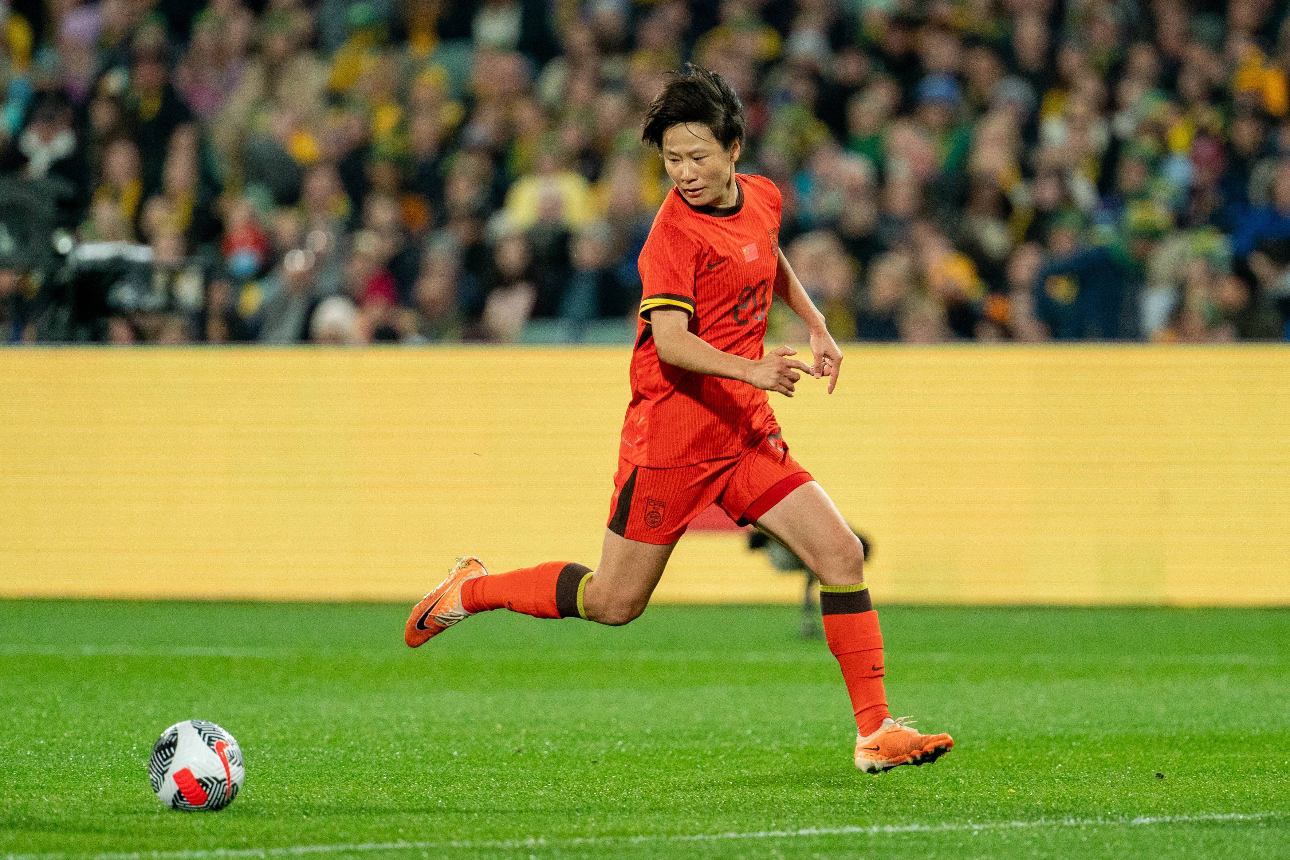 荷兰足球甲级联赛夺魁:低国队勇夺殊荣 荷兰足球甲级联赛夺魁:低国队勇夺殊荣