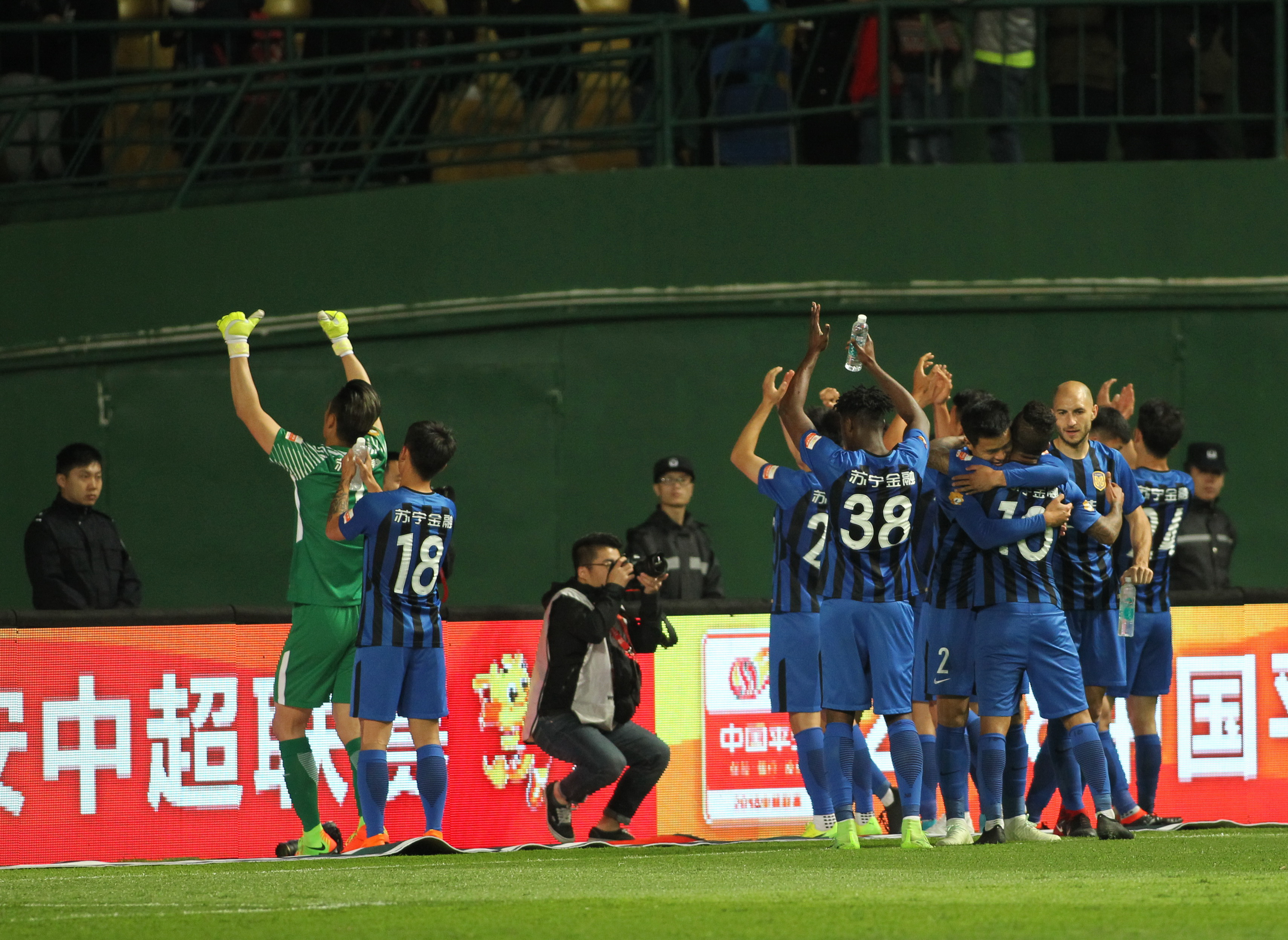 开云体育在线-关于苏宁战胜富力，挺进积分榜榜首位置的信息