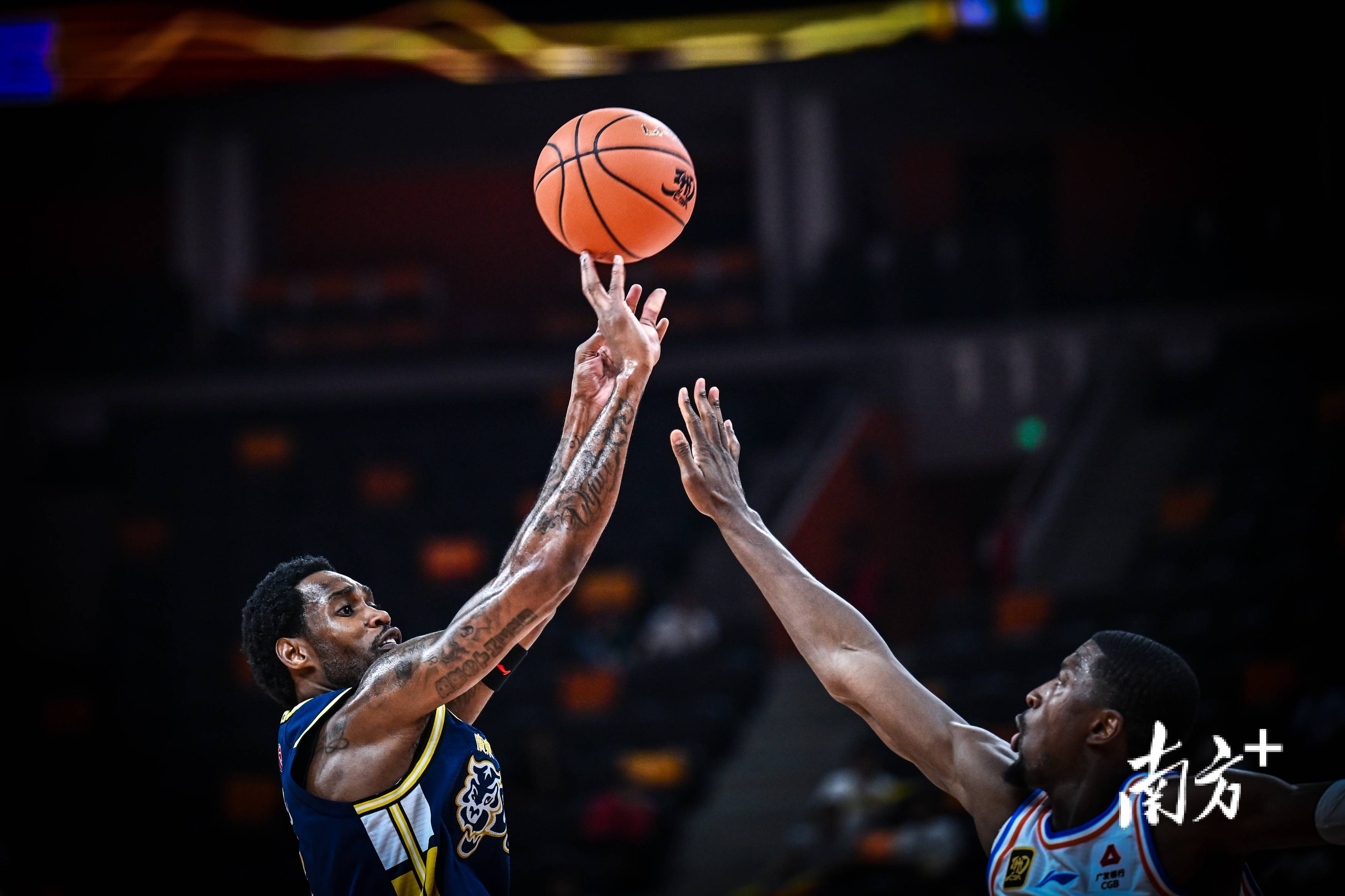 福建队主场取得胜利,连胜国王队 福建队主场取得胜利,连胜国王队