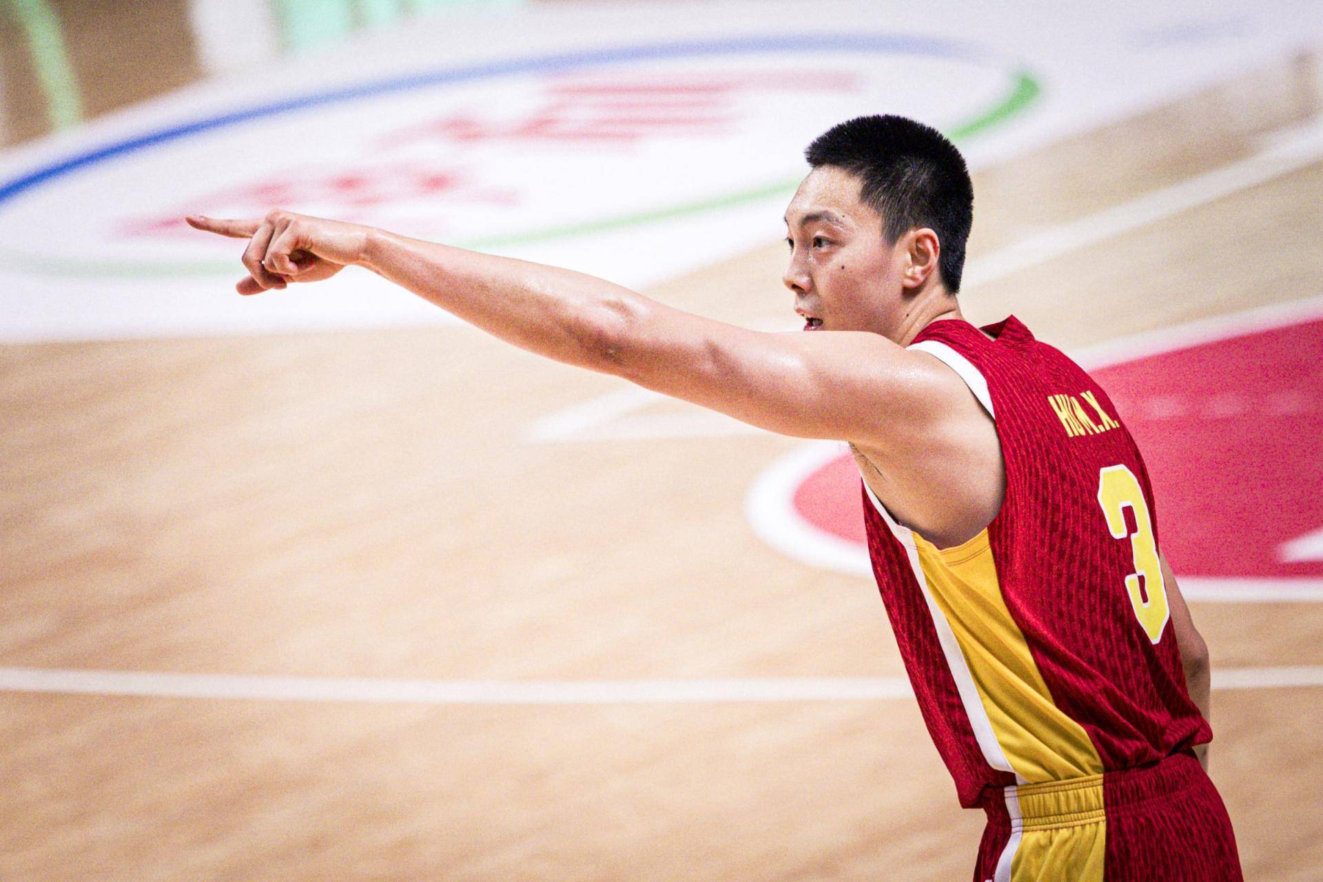 篮球名将受伤无法继续比赛,全队氛围低迷 篮球名将受伤无法继续比赛,全队氛围低迷