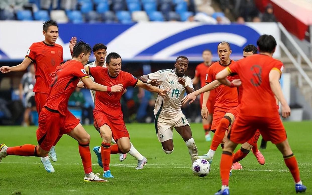 开云APP-比赛双方争分夺秒战术对决观众期待