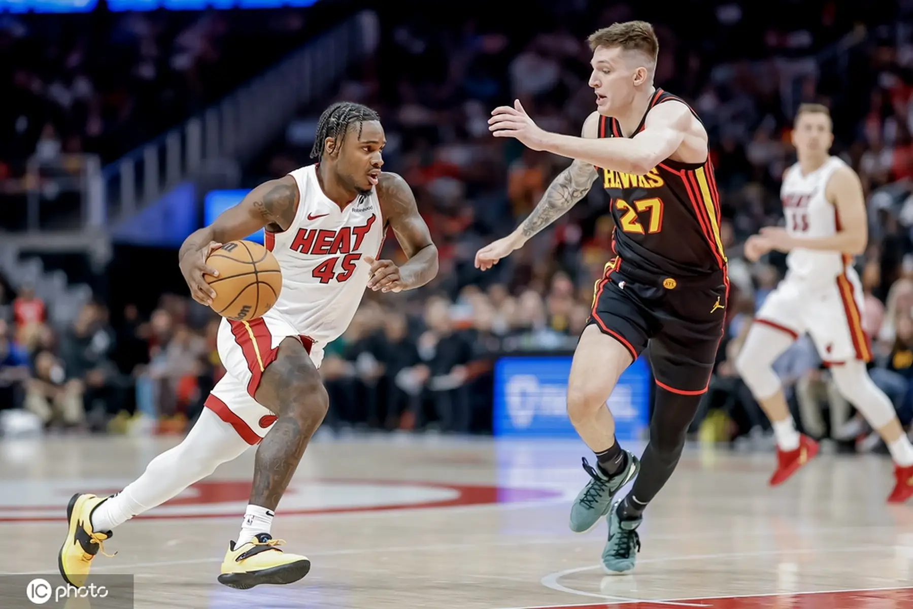 热火锋线防守出色,轻松击败对手 热火锋线防守出色,轻松击败对手