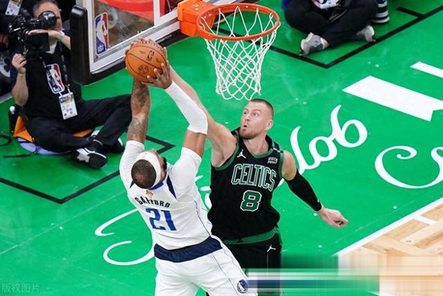 独行侠中锋波尔津吉斯复出，球队战绩再现起色