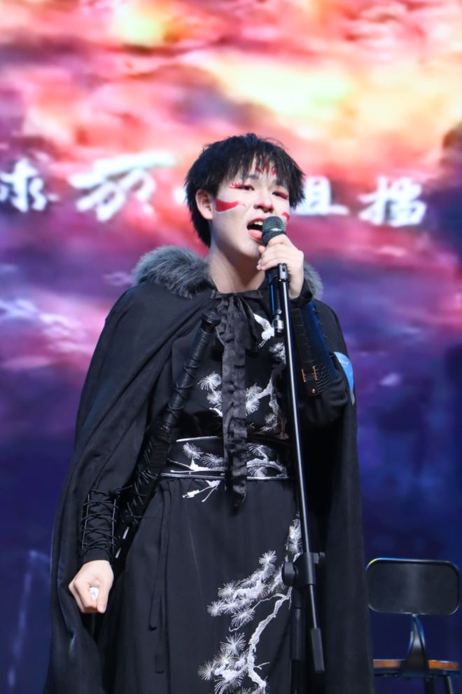 MAD血洗PSG,Deft打出惊人五杀宿敌对决半决赛,点燃全场激情 MAD血洗PSG,Deft打出惊人五杀宿敌对决半决赛,点燃全场激情