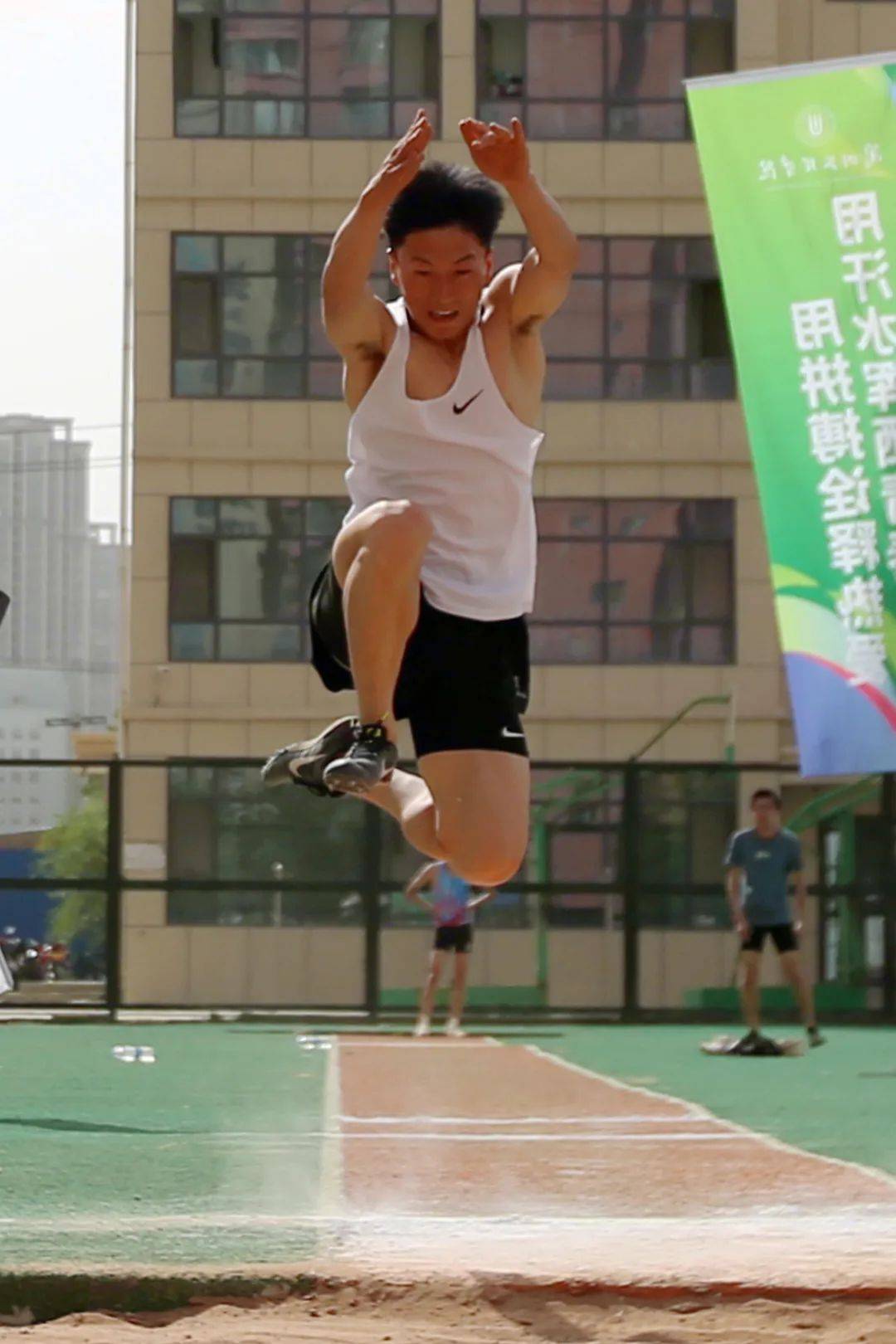 运动场上的激情火花，燃烧在胜利的之路上的简单介绍