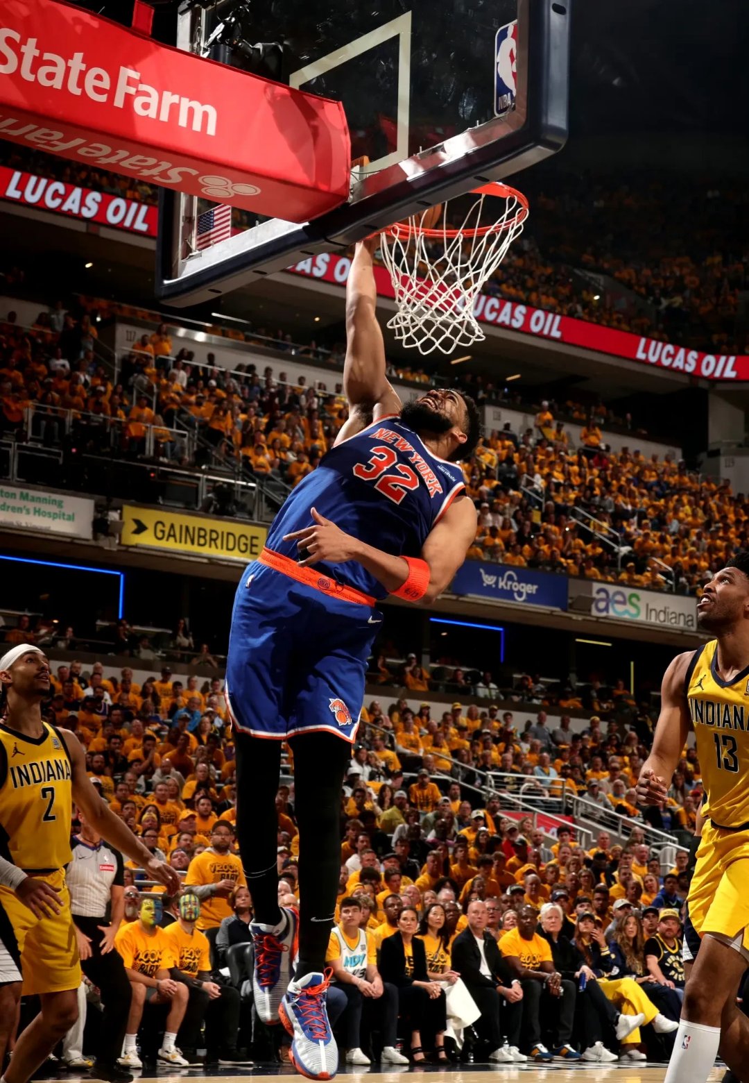 开云体育-勇士队战胜尼克斯队，东部赛场开门红