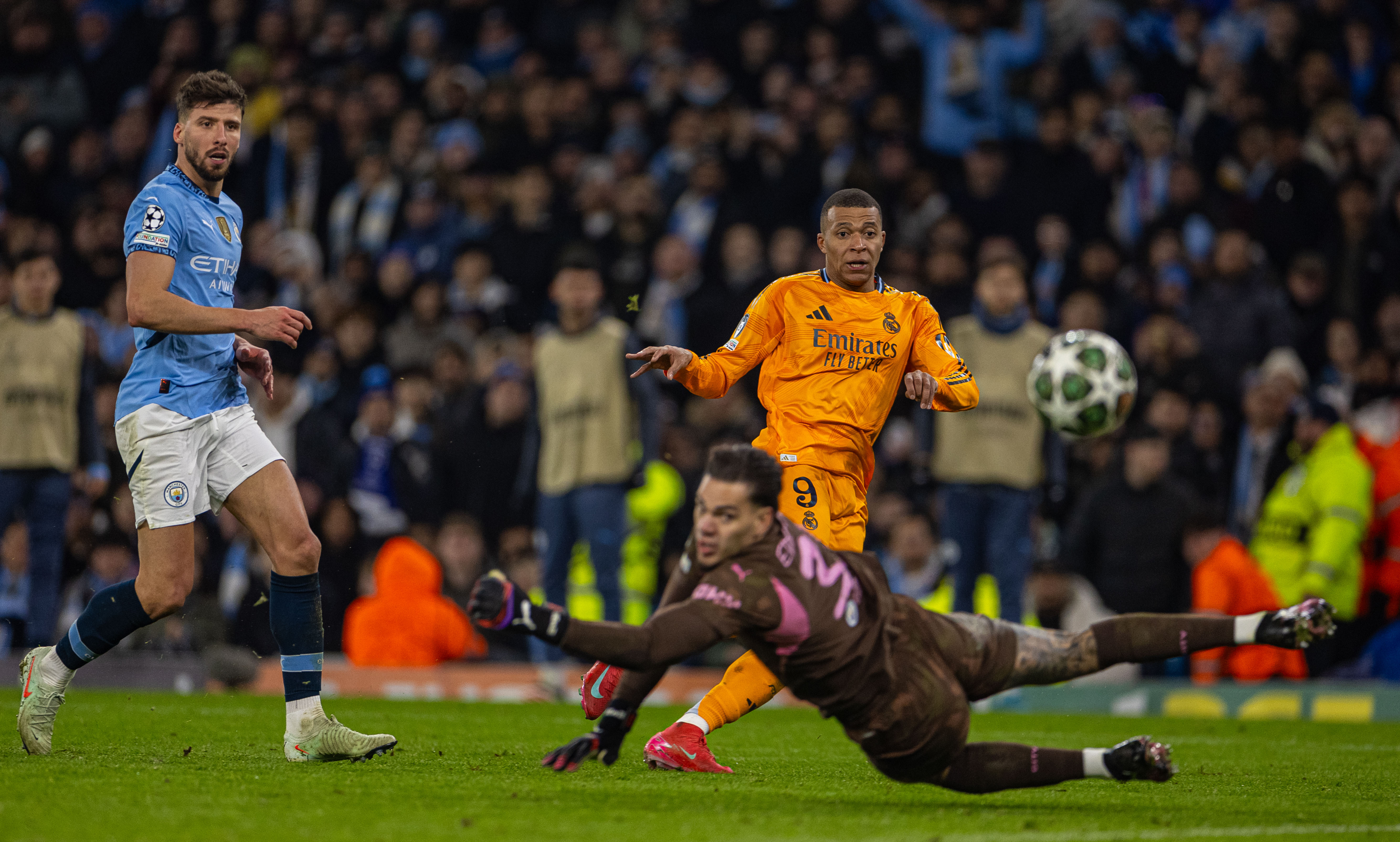 欧冠欧预赛探寻禁区协同作战频频亮相 欧冠欧预赛探寻禁区协同作战频频亮相