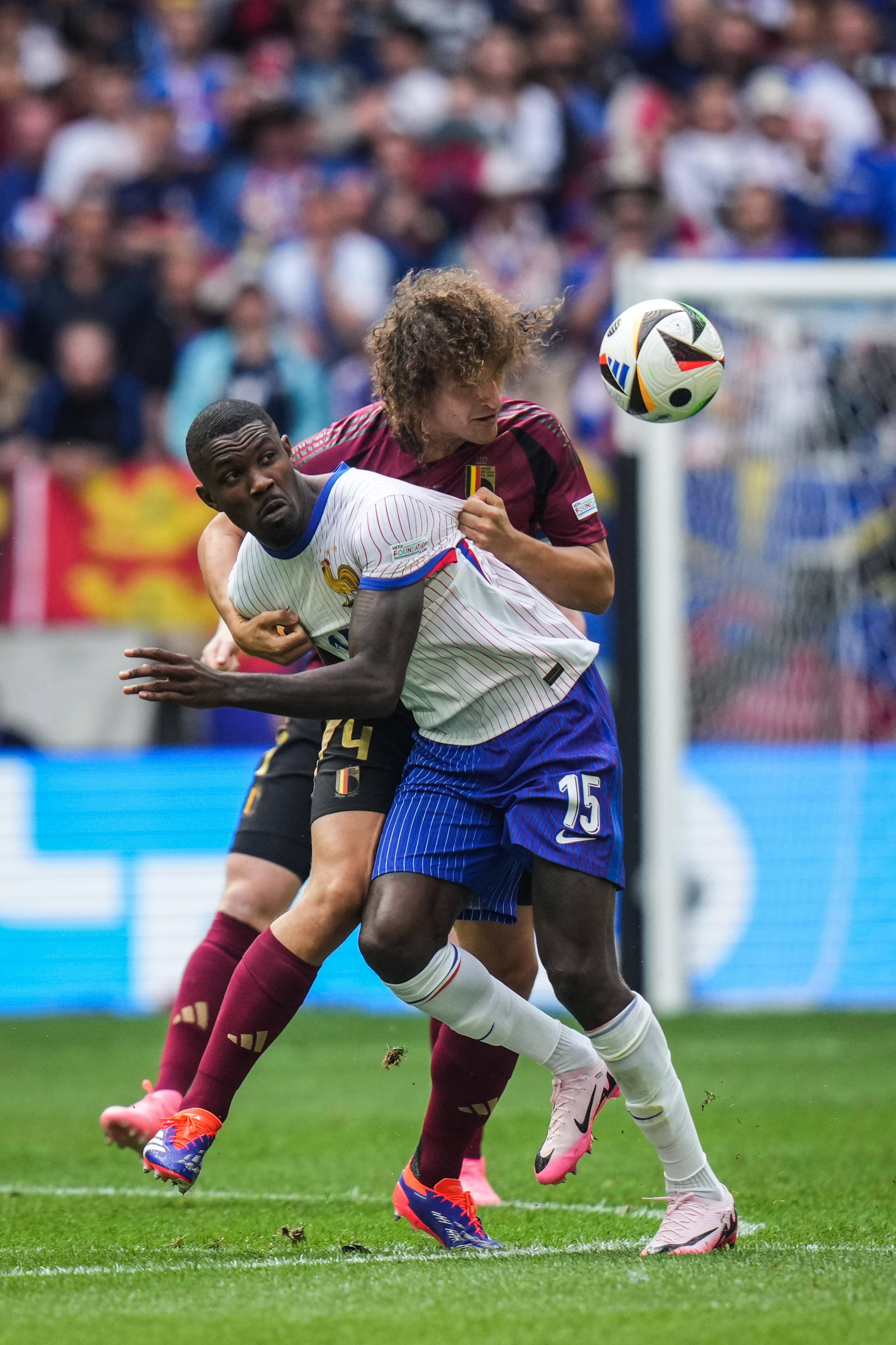 激烈对决！欧洲足球强队集结决胜局