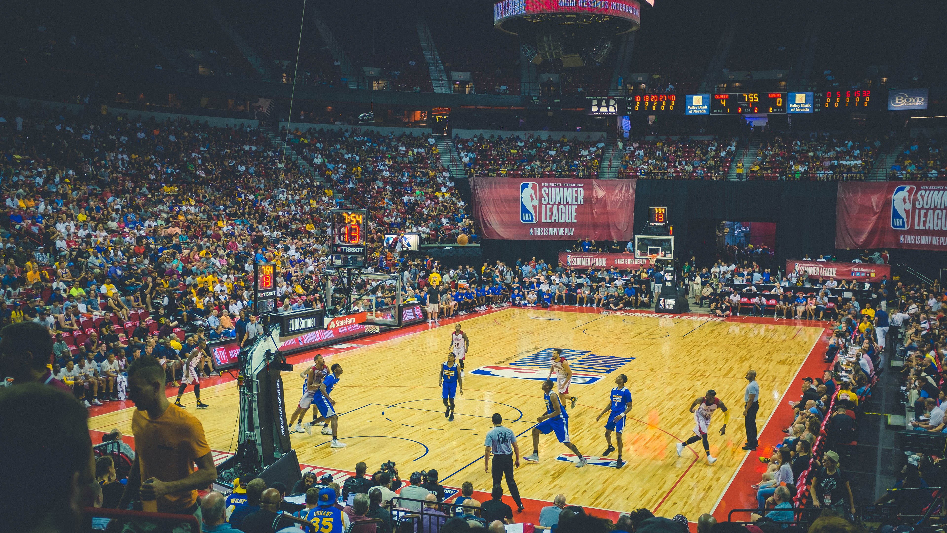 绿茵场上的西决时刻，里昂横扫亚特兰大，坎特生死战化身接管巨星