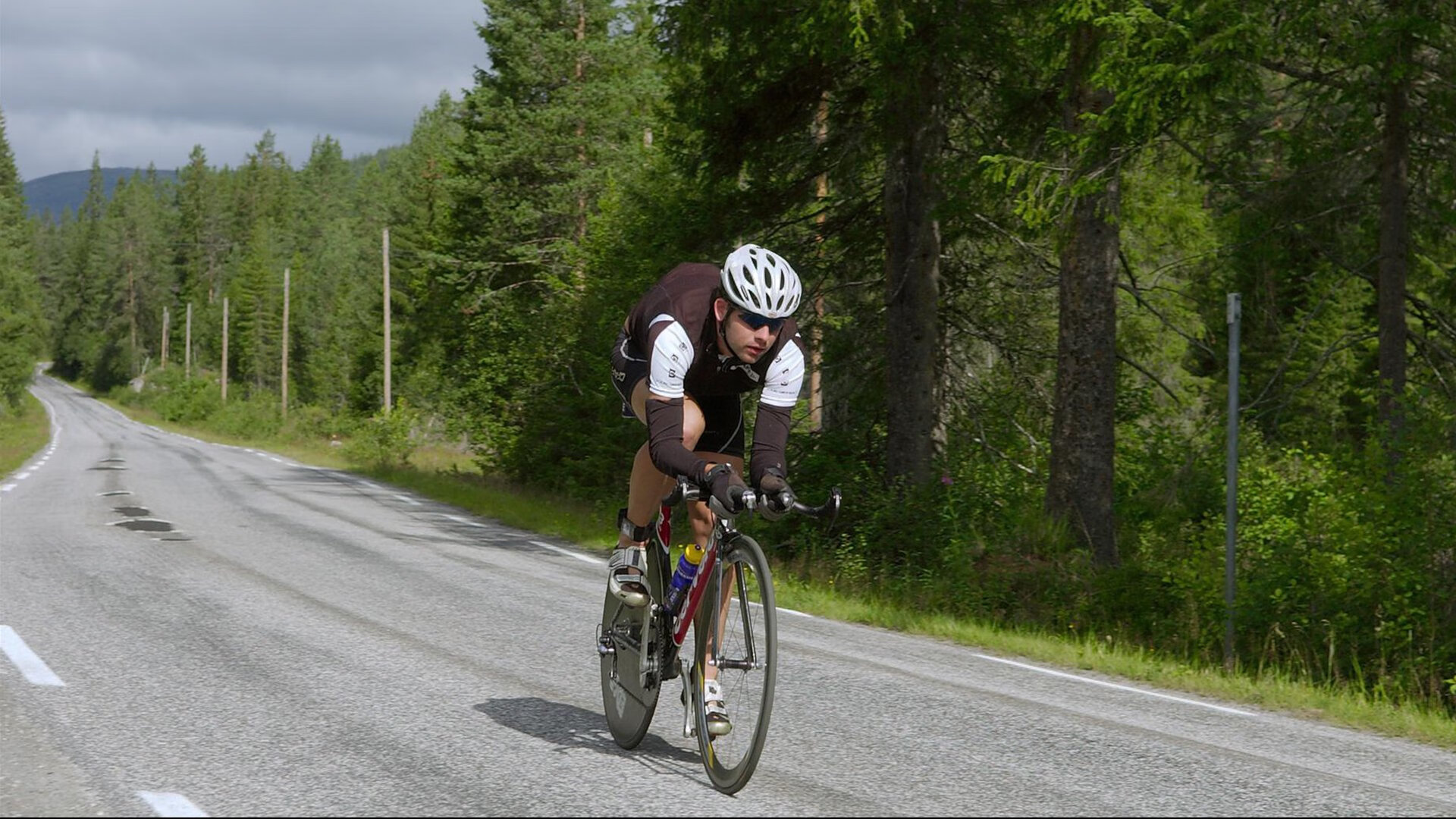 开云体育登录-末节手术刀，米切尔一记冷血三分，快船险胜勇士的背后博弈